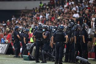 球权挤压 球权挤压